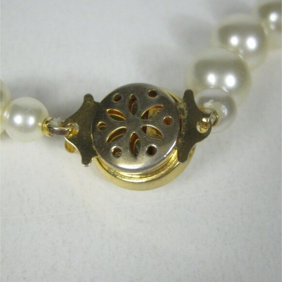 Vintage Imitation Pearl Necklace Ornate Gold Tone Clasp 18 inch - Picture 4 of 9